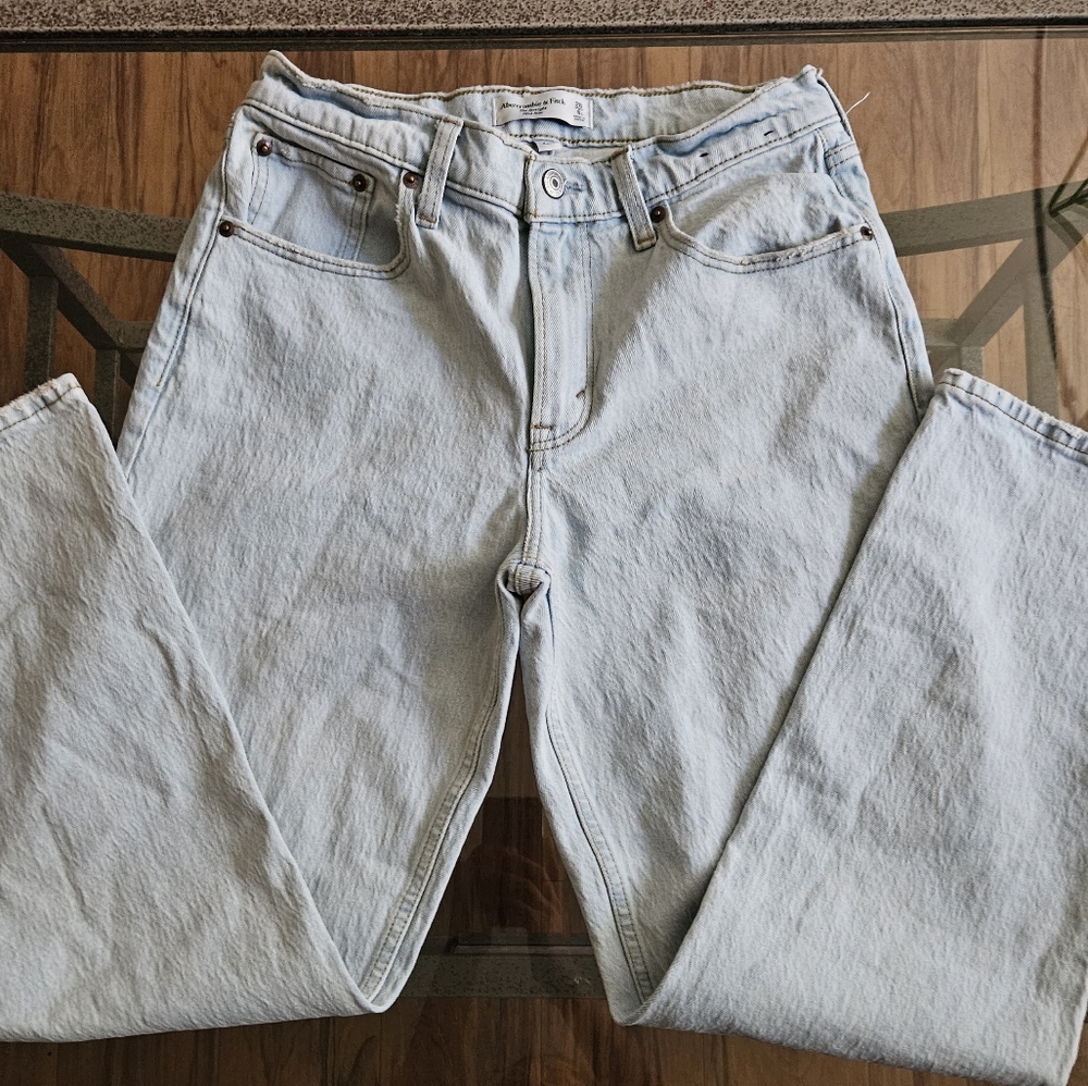 A&F Curve Love The Straight Mid Rise Jeans